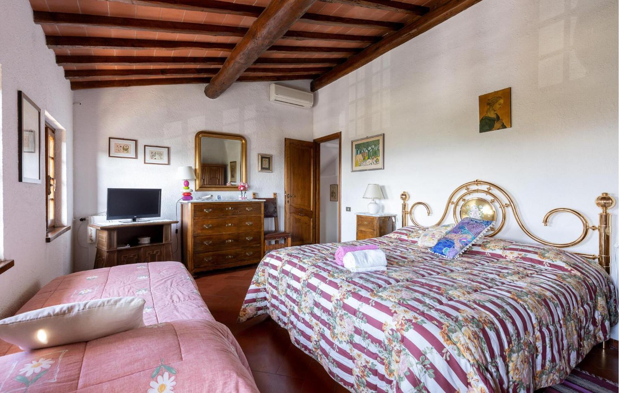 Beautiful Home In Uzzano Pt With Kitchen Екстер'єр фото