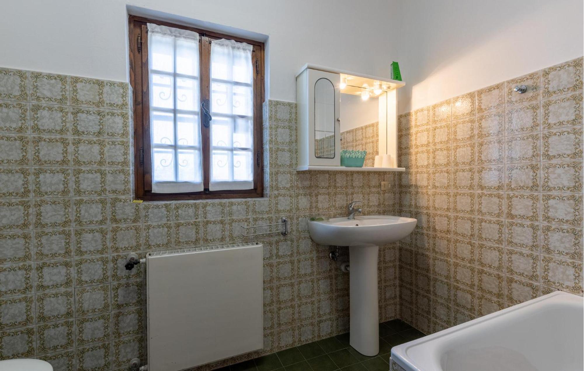 Beautiful Home In Uzzano Pt With Kitchen Екстер'єр фото