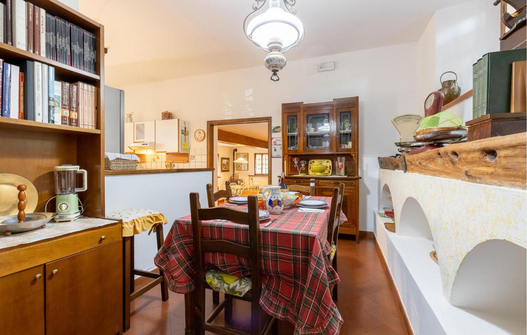 Beautiful Home In Uzzano Pt With Kitchen Екстер'єр фото